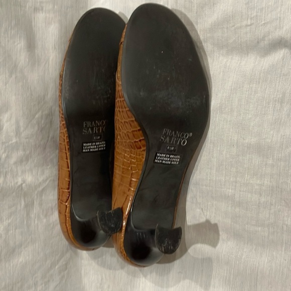 Women’s size 8.5 Franco Sarto leather pumps - Brown Crocodile Pattern Heels - Picture 4 of 11